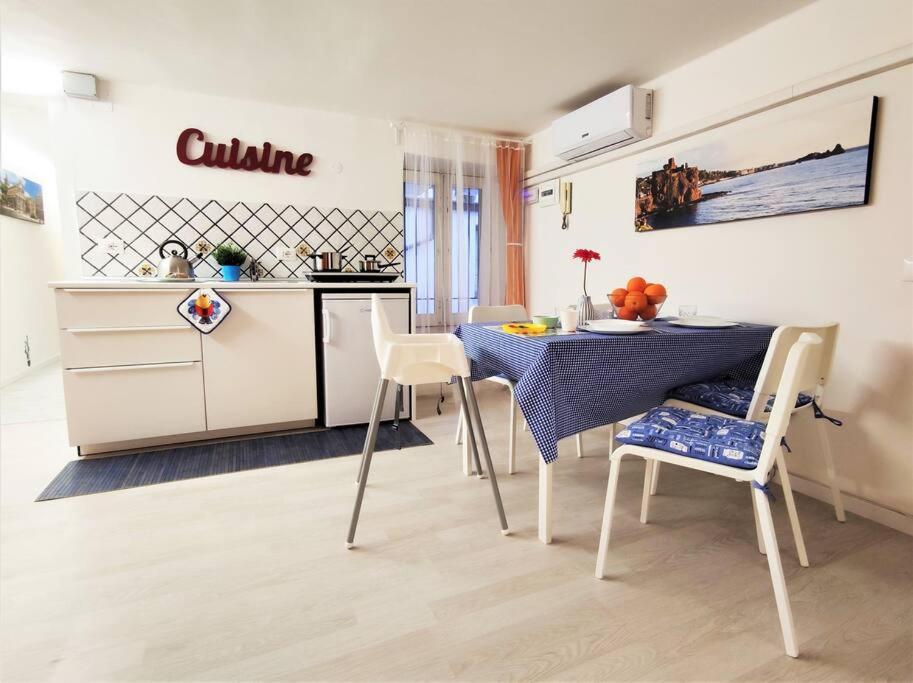 Central Apartments Mezzanine - 1 Min To Via Etnea Catania Eksteriør billede